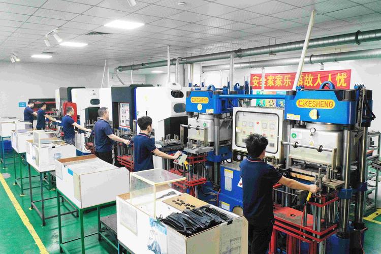 開煉機、硅橡膠油壓機與成型工藝在東莞市華創橡膠塑料制品制造中的應用